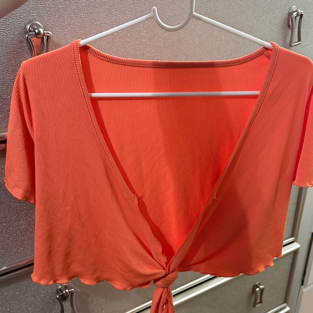 SHEIN Vivid Orange Tie-Front Crop Top - Picture 2 of 3